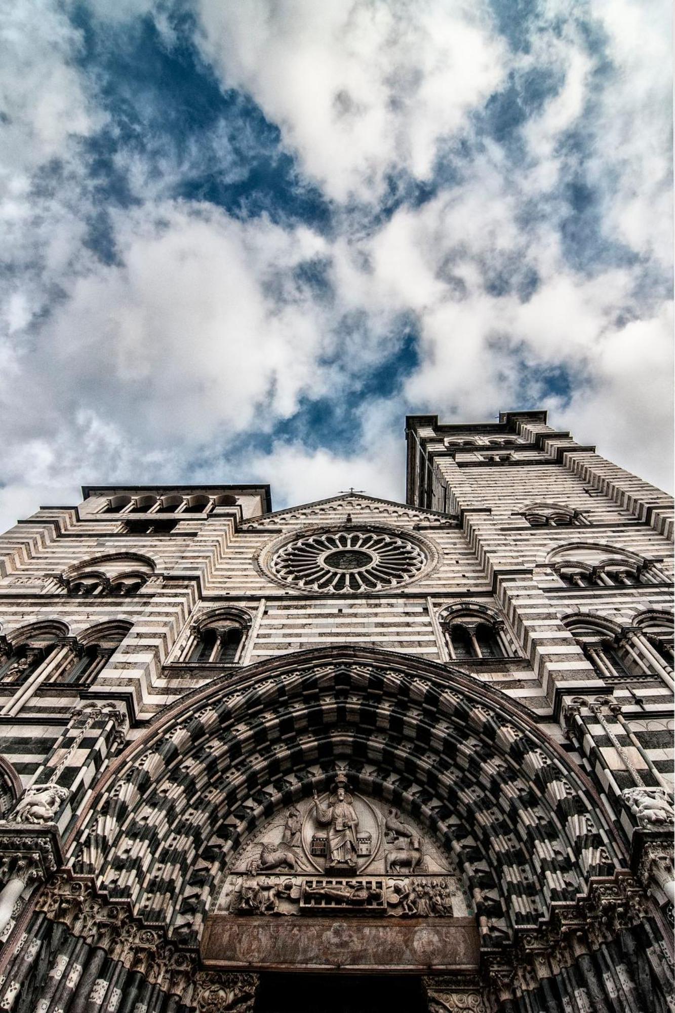 Genova Centro Colonna-Cattedrale Di San Lorenzo Buitenkant foto